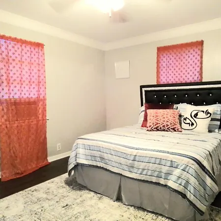 Holiday home Cheeful, 2bed X 1bath Brick House *