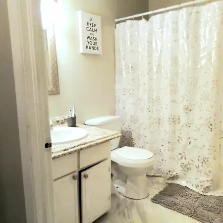 Cheeful, 2bed X 1bath Brick House *
