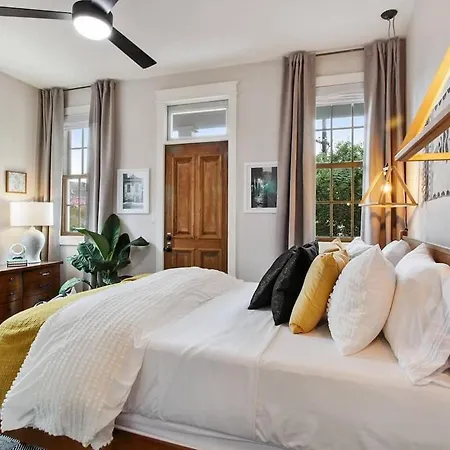 Designer Walking Distance To The French Quarter's Holiday home New Orleans