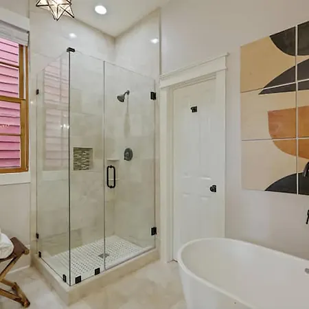Designer Walking Distance To The French Quarter's Holiday home New Orleans