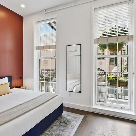 Aparthotel Roami At Bourbon Place 4*