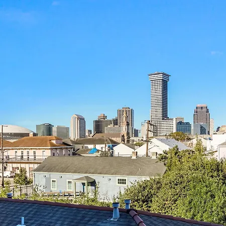 Apartment Stunning Near French Quarter
