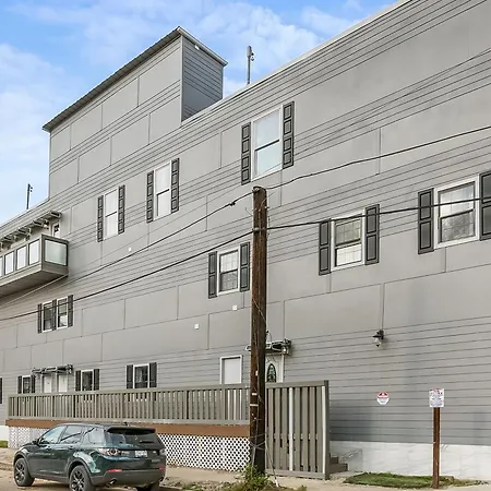 Spacious In Downtown Nola Apartment *