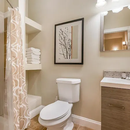 Spacious In Downtown Nola *