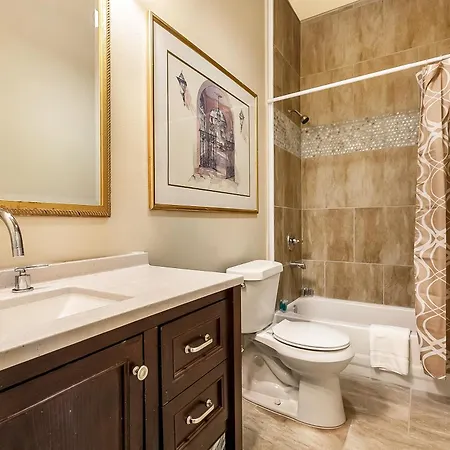 Spacious In Downtown Nola