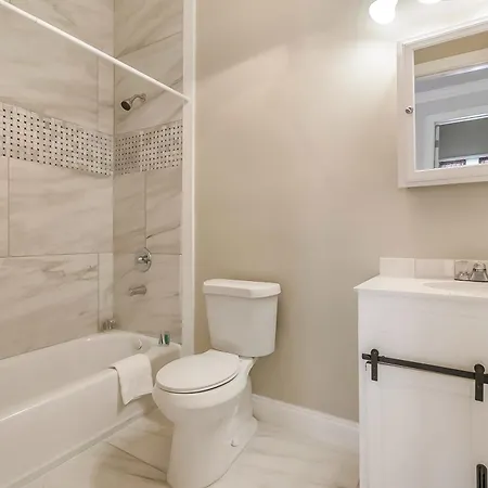 Spacious In Downtown Nola *