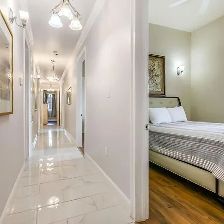 Spacious In Downtown Nola Apartment *