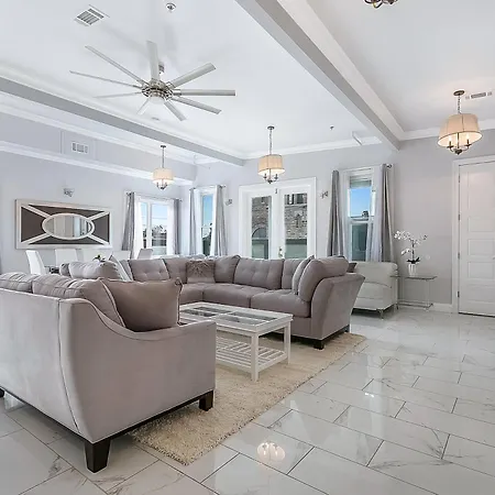 Spacious In Downtown Nola *