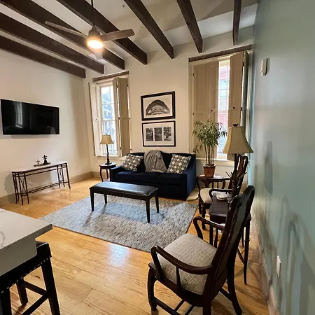 Entire W/ Party Rooftop - A Block Away From Parades Apartment *