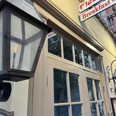 Entire W/ Party Rooftop - A Block Away From Parades Apartment *