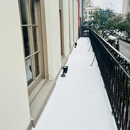 Entire W/ Party Rooftop - A Block Away From Parades Apartment