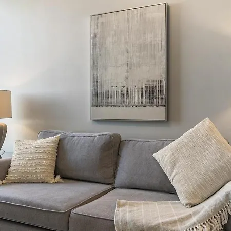 Landing Modern With Amazing Amenities *