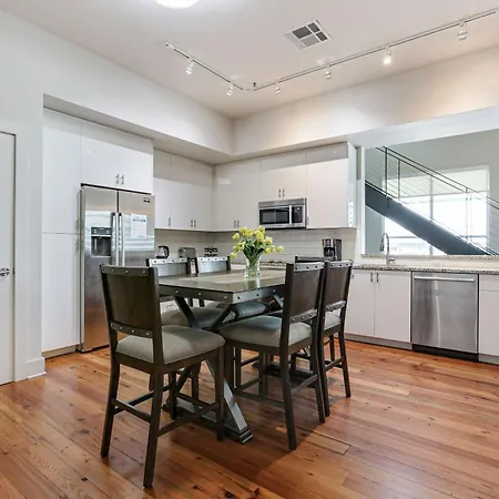 California Building By Hosteeva Apartment New Orleans