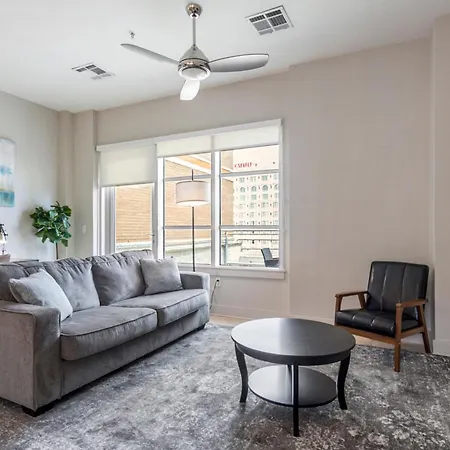 California Building By Hosteeva Apartment *
