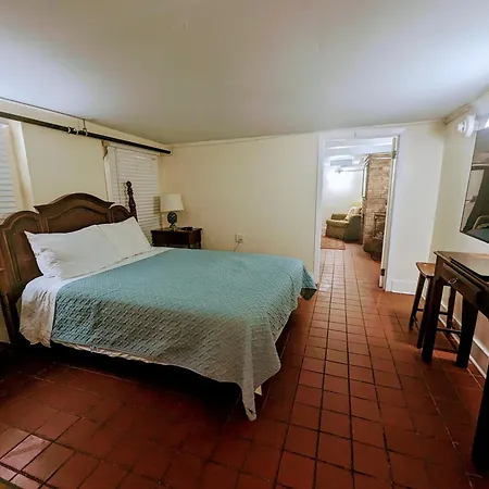 The Esplanade Mansion Bed & Breakfast 3*