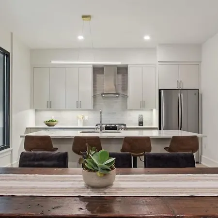 Luxurious At The Moderne New Orleans