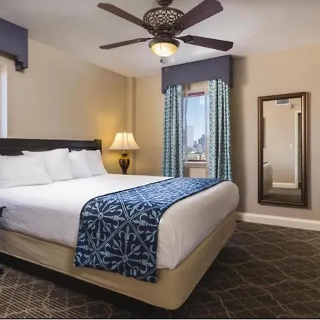 Avenue Plaza Hotel 4*