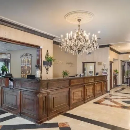 Hotel Avenue Plaza New Orleans