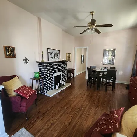 Mid-city Palm Trees House Furnished Apartment *