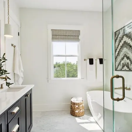 Hotel New Modern - Heated Pool & Hot Tub New Orleans