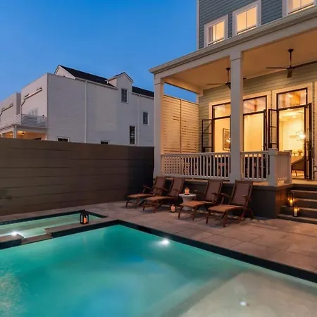 New Modern - Heated Pool & Hot Tub Hotel *