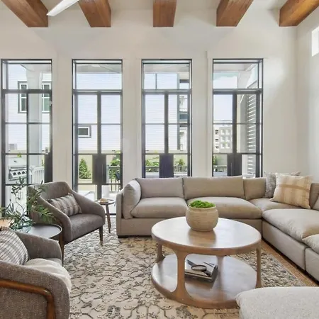New Modern - Heated Pool & Hot Tub * New Orleans