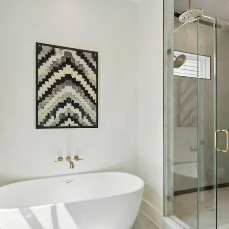 New Modern - Heated Pool & Hot Tub