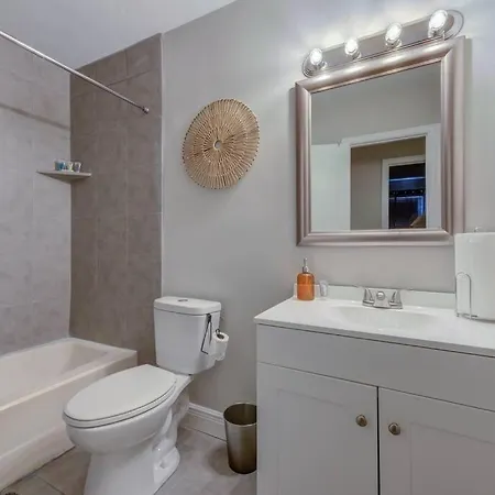 Holiday home Frenchmen St Townhome
