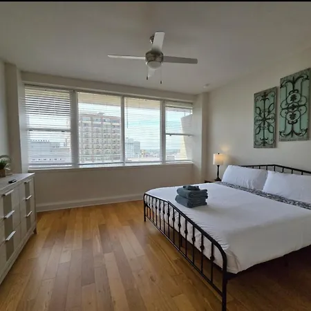 French Quarter Charm Your Perfect Retreat In Historic With Pool & Gym 1012 Holiday home *