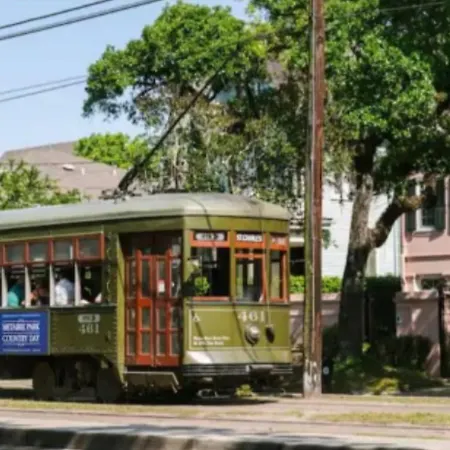 Gorgeous, Spacious Studio Near French Quarter Apartment