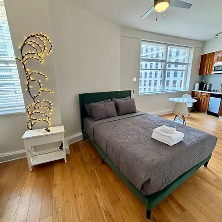 Apartment Gorgeous, Spacious Studio Near French Quarter *