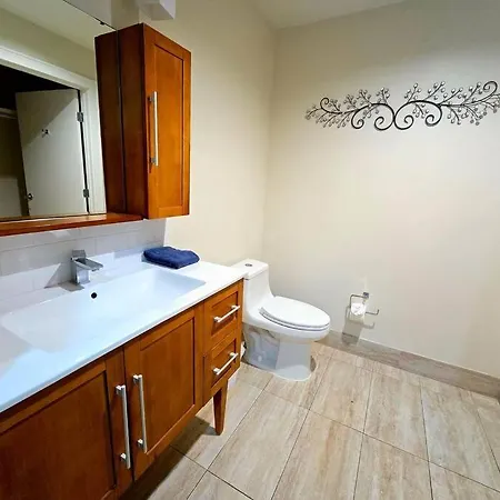 Rooftop Pool Near French Quarter Apartment *