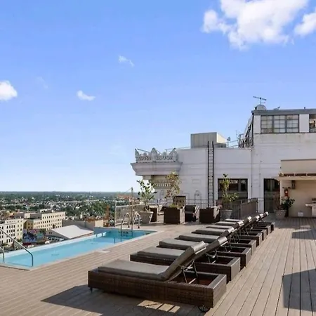 In The French Quarter With Rooftop Pool! *