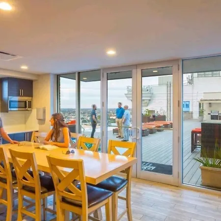 Apartment In The French Quarter With Rooftop Pool!