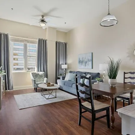 Elegant In Nola With Rooftop Pool Apartment New Orleans