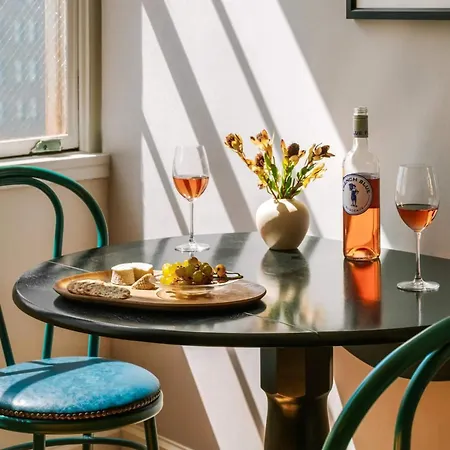Apartment Stylish Nola At 925 Common St *