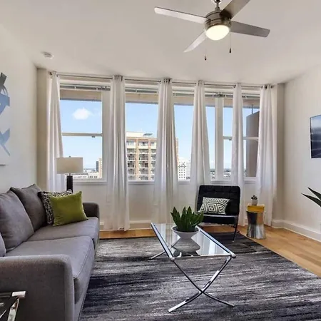 Stylish Nola At 925 Common St *