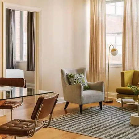 Apartment Stylish Nola At 925 Common St