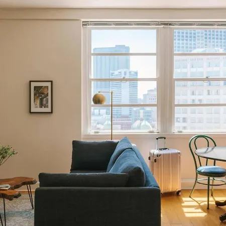 Stylish Nola At 925 Common St New Orleans