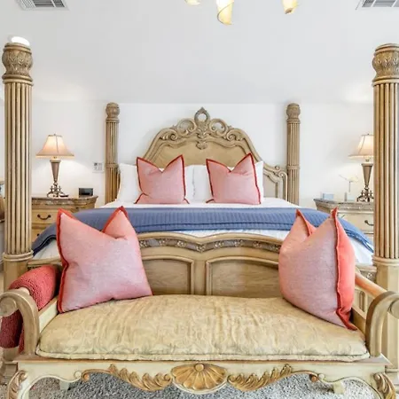 Holiday home 3br Retreat - Pool, Hot Tub & Balcony Views New Orleans