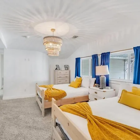 Holiday home 3br Retreat - Pool, Hot Tub & Balcony Views