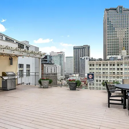 Spacious Modern Near French Quarter