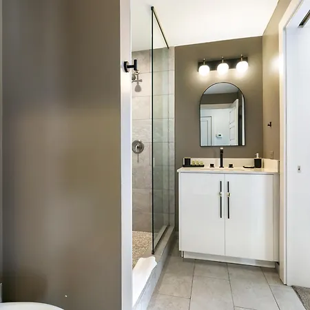 2br Spacious Downtown *