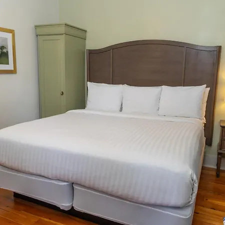 On St. Ann, A French Quarter Inn 3*