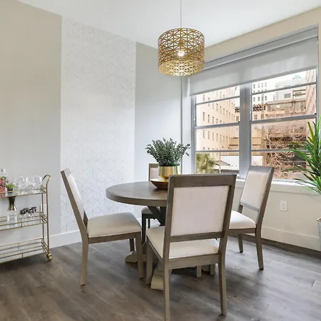 2br Spacious Downtown *