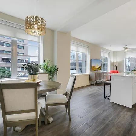 2br Spacious Downtown Apartment *