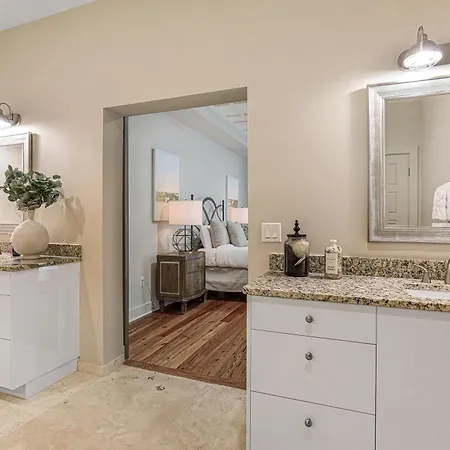 2br Spacious Downtown Apartment