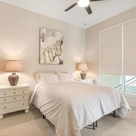 2br Spacious Downtown Apartment *