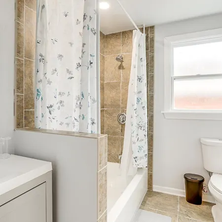Bright Near Pontchartrain! Holiday home