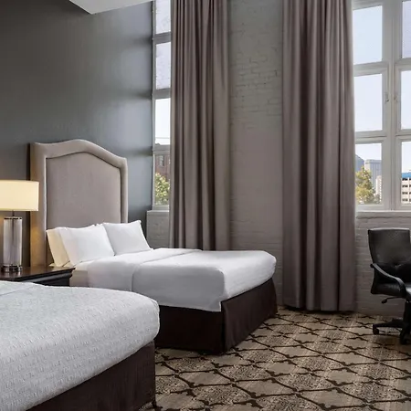 Hampton And Convention Center Hotel 3*